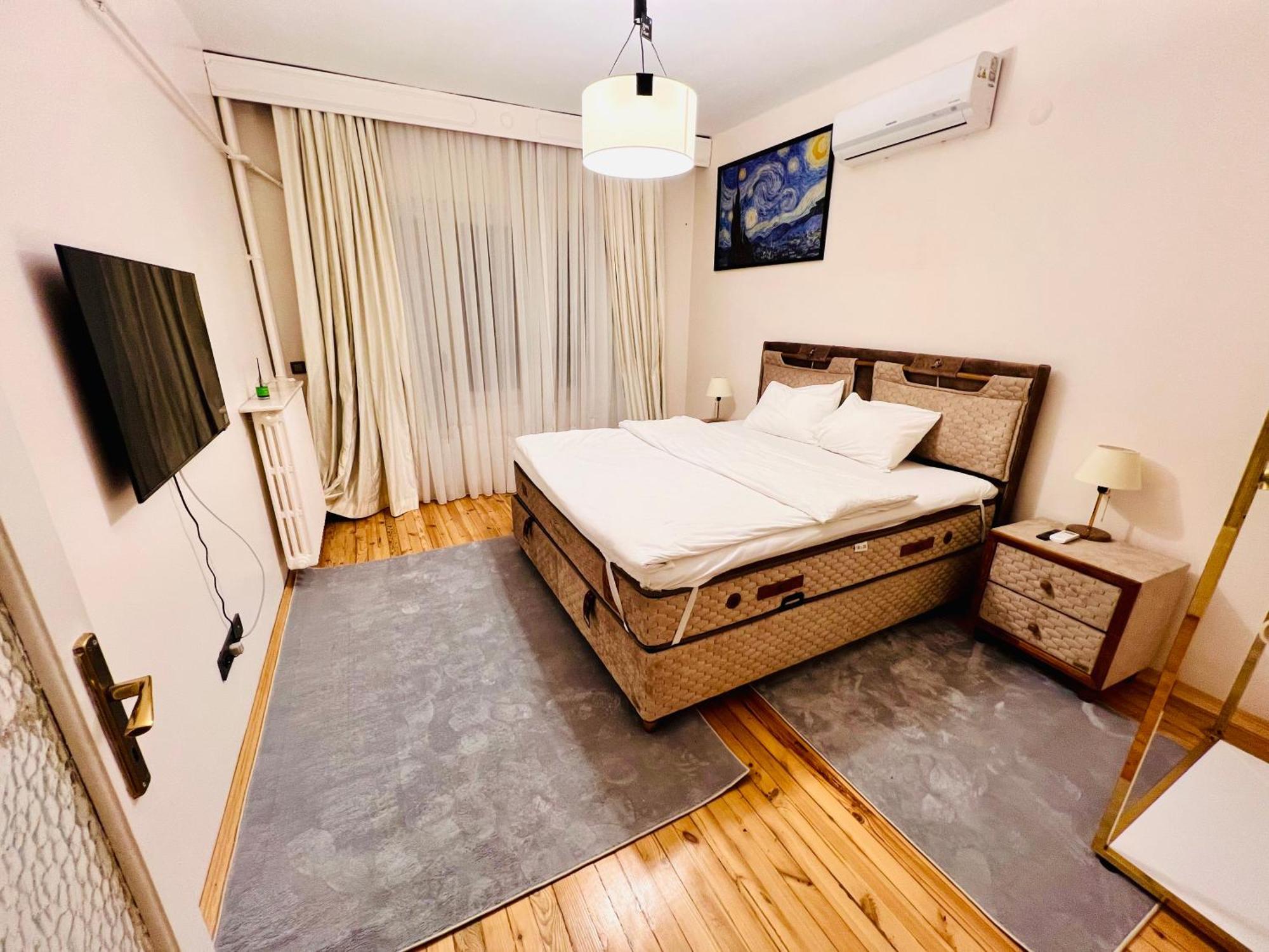 Daire Of Cihangir Cozy Location,2 Bedrooms And An Elevator
